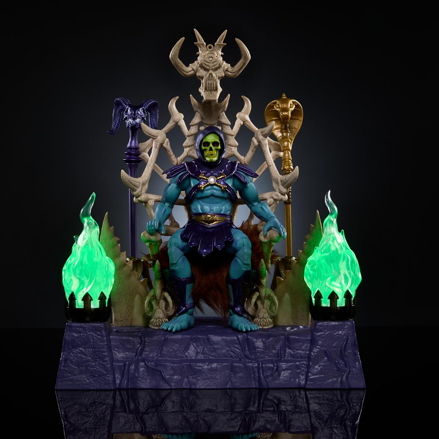 Thumbnail 2 de Masters of the Universe MOTU Masterverse Skeletor 🌌, Figura con trono y báculos