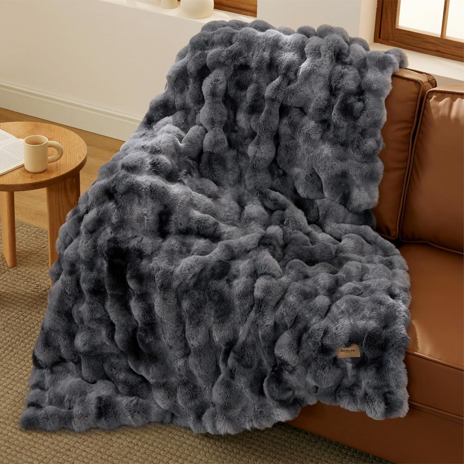 Detalle de Bedsure Fluffy Bubble Faux Fur Throw Blanket, 50" x 70", Tie-Dye Gray