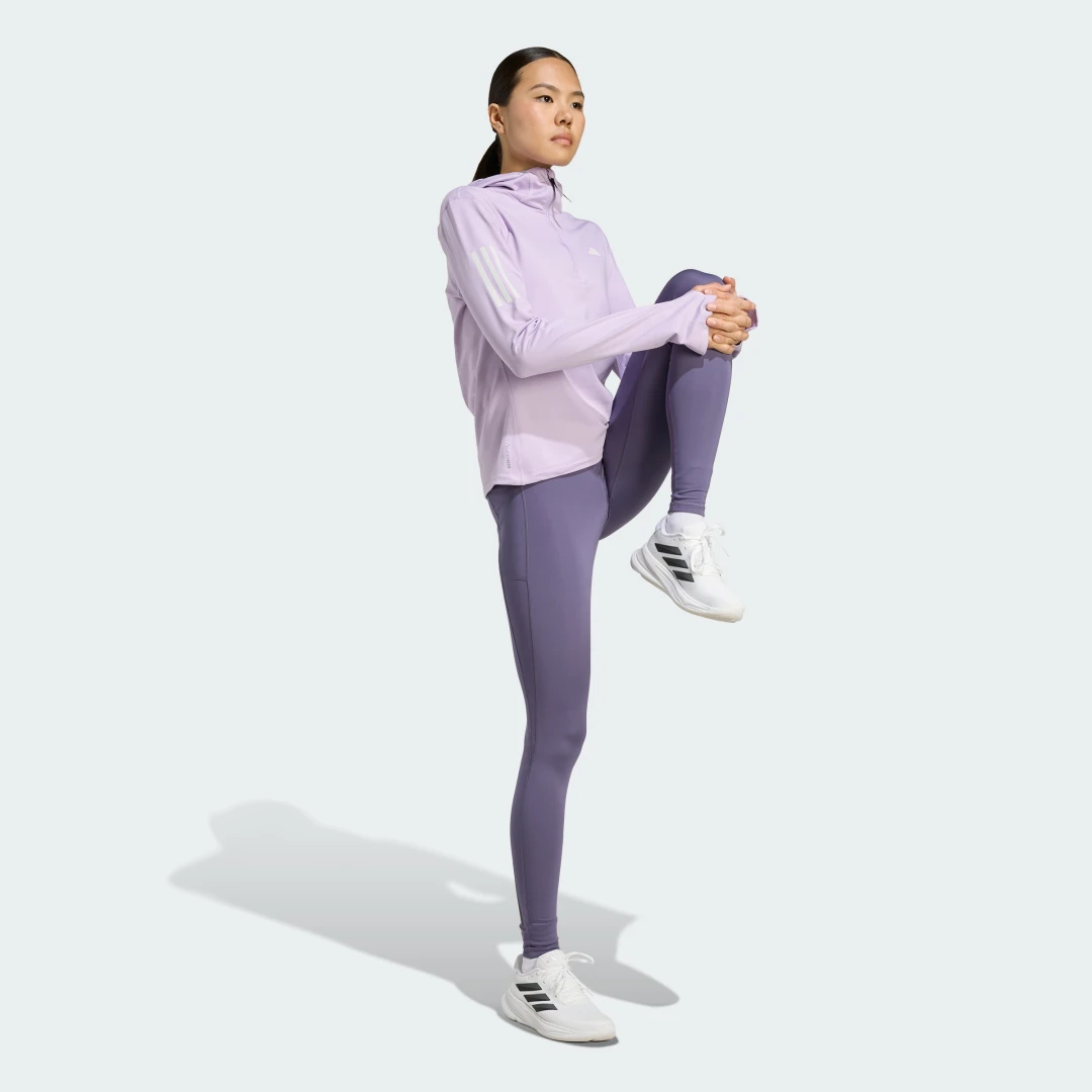 Detalle de Mallas largas Own the Run de Adidas en violeta