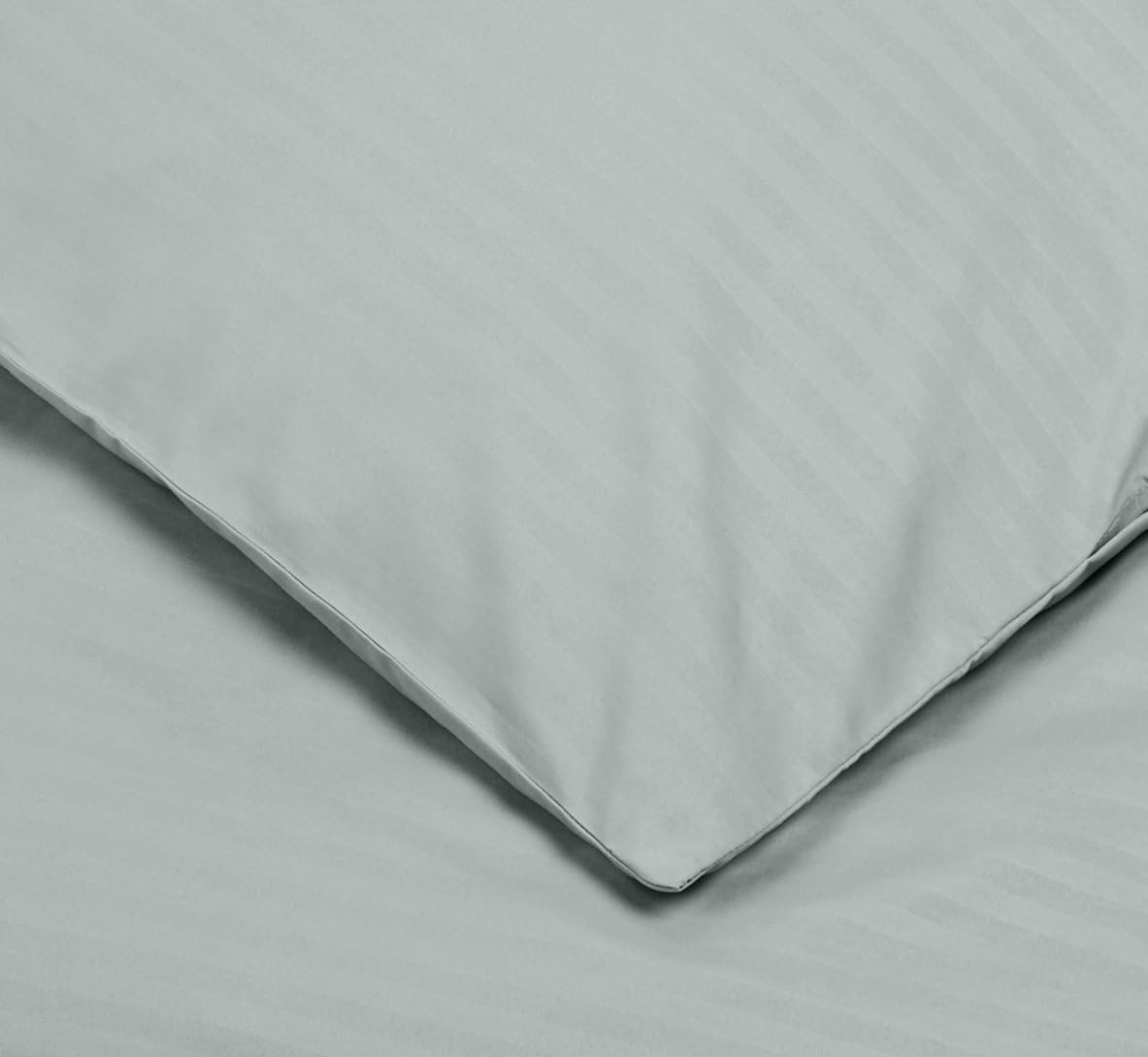 Detalle de Amazon Basics Microfibre Bedding Duvet Cover Set (135 x 200 cm) with 80 x 80 cm Pillowcase in Dark Grey