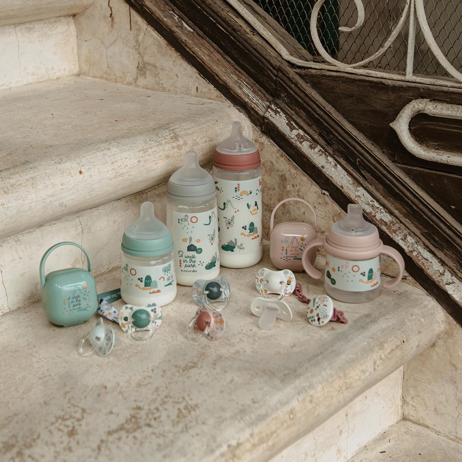 Detalle de Suavinex Biberon 270 ml con tettarella SX Pro e valvola anticolica – Walk in the Park Verde