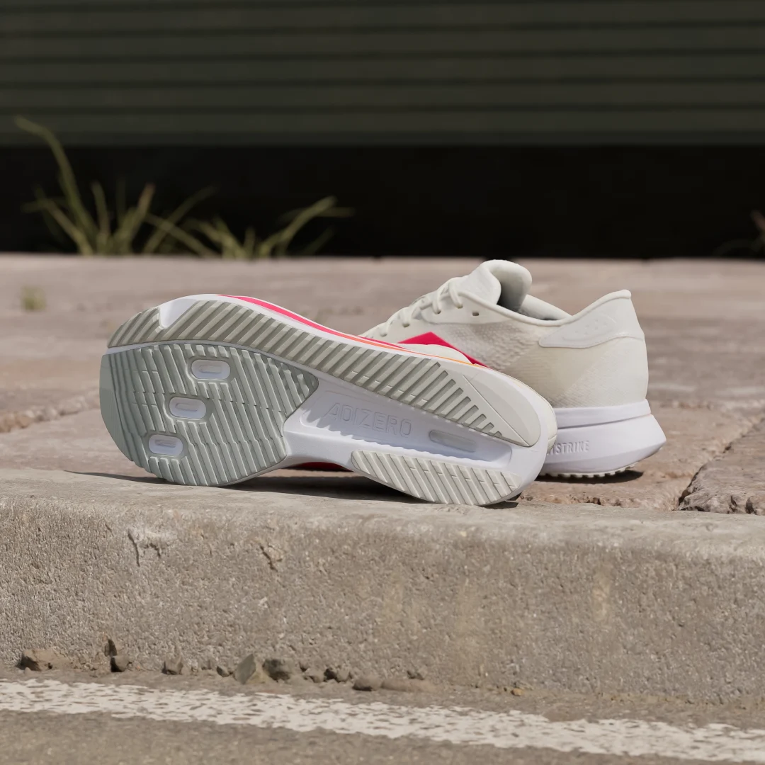 Detalle de Adidas Adizero SL 2: zapatilla blanca para entrenamientos ligeros y competición
