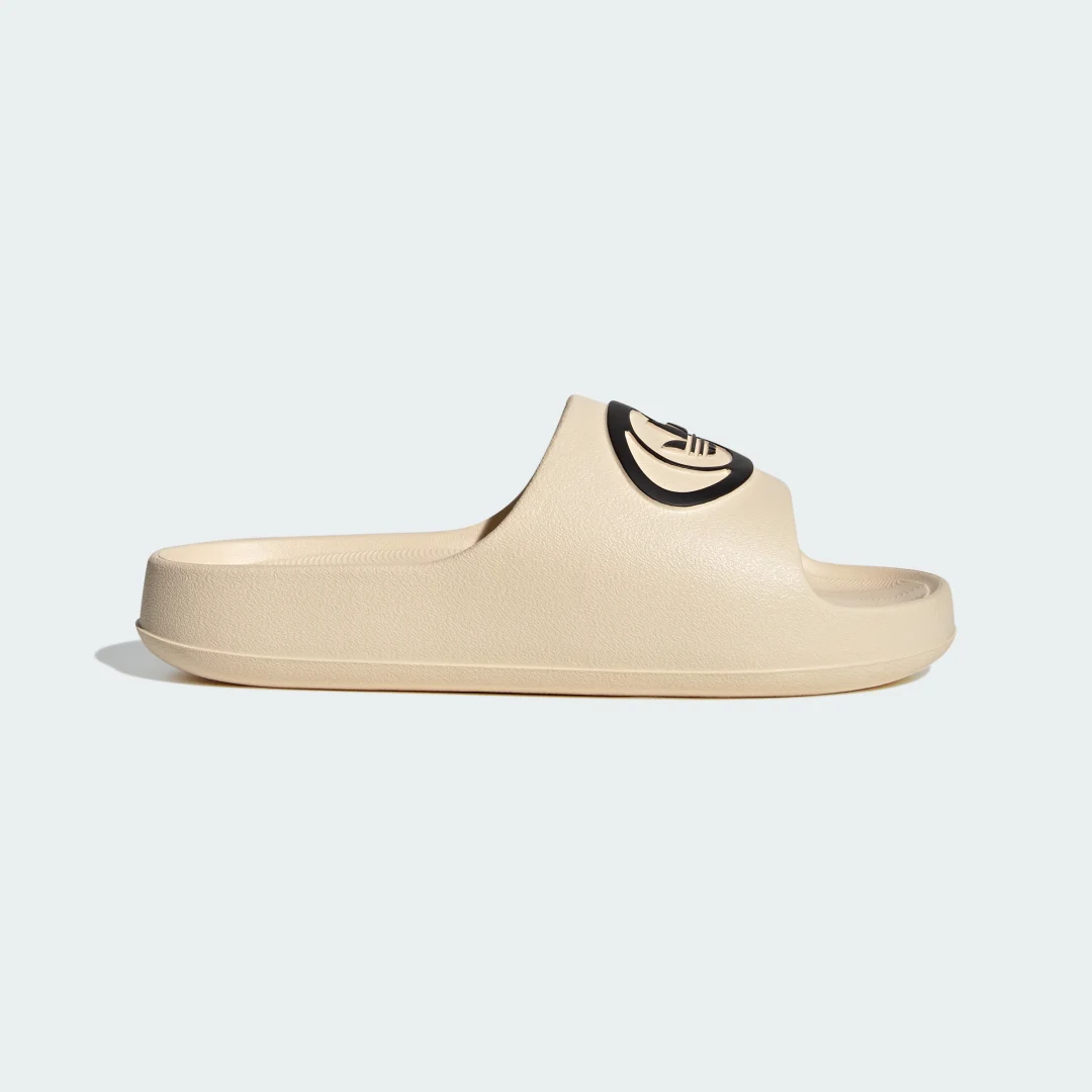 Detalle de ADILETTE 00s SLIDES en beige de Adidas