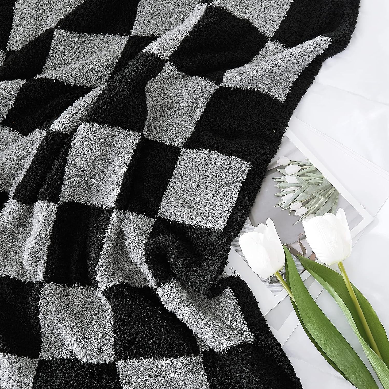 Detalle de WRENSONGE Checkered Microfiber Throw Blanket, 50x70in, Black Grey