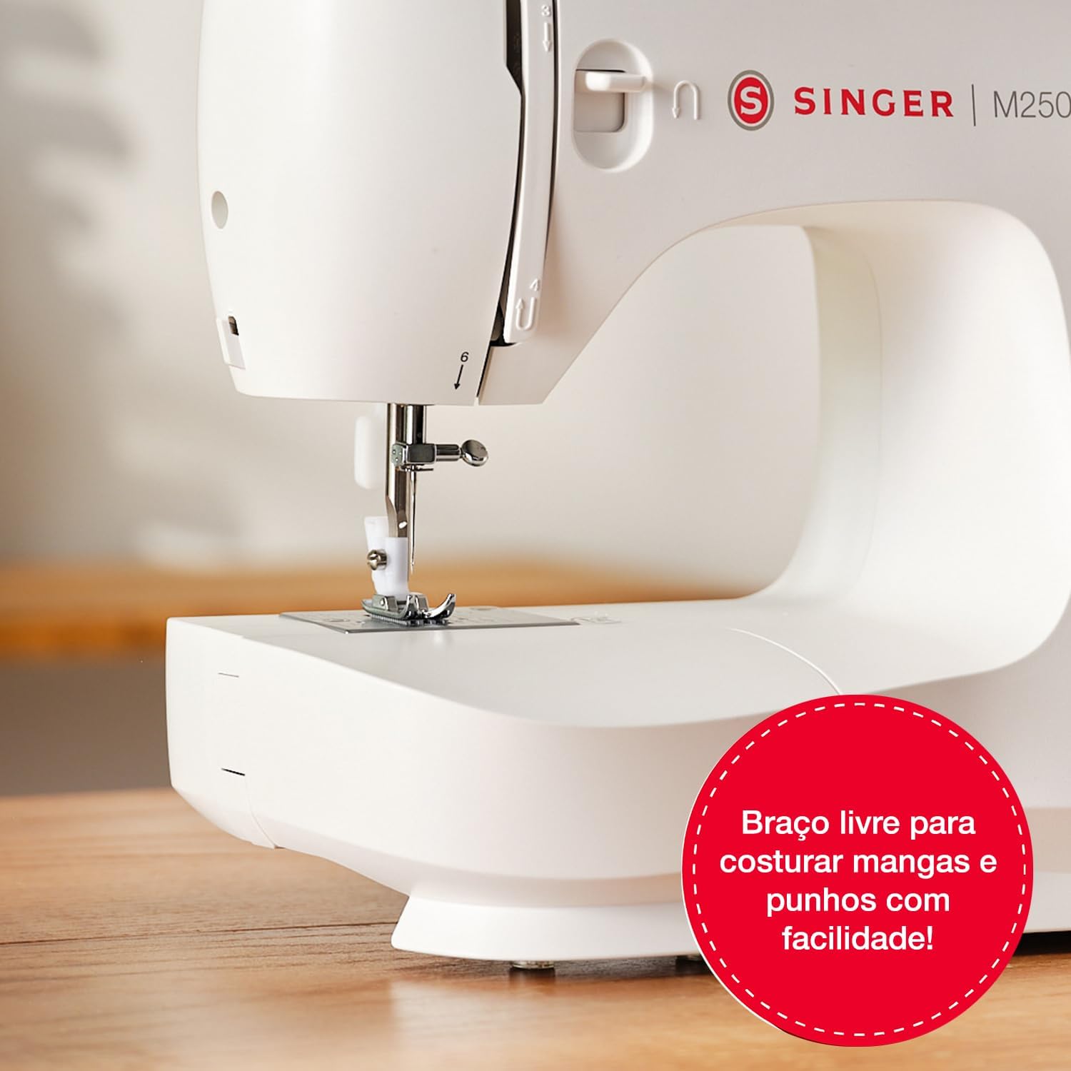 Detalle de SINGER M2505 Sewing Machine, Black/White, Plastic, 5.5 kg
