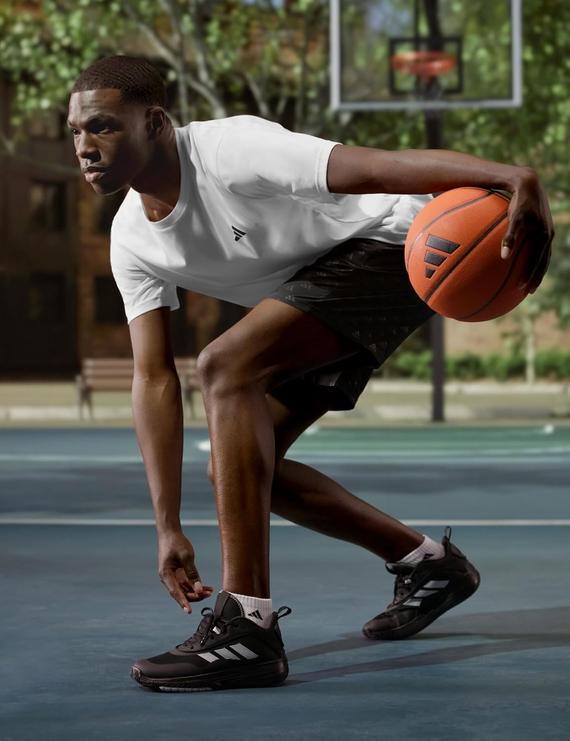 Detalle 2 de Adidas Herren Own The Game 3 Schuhe