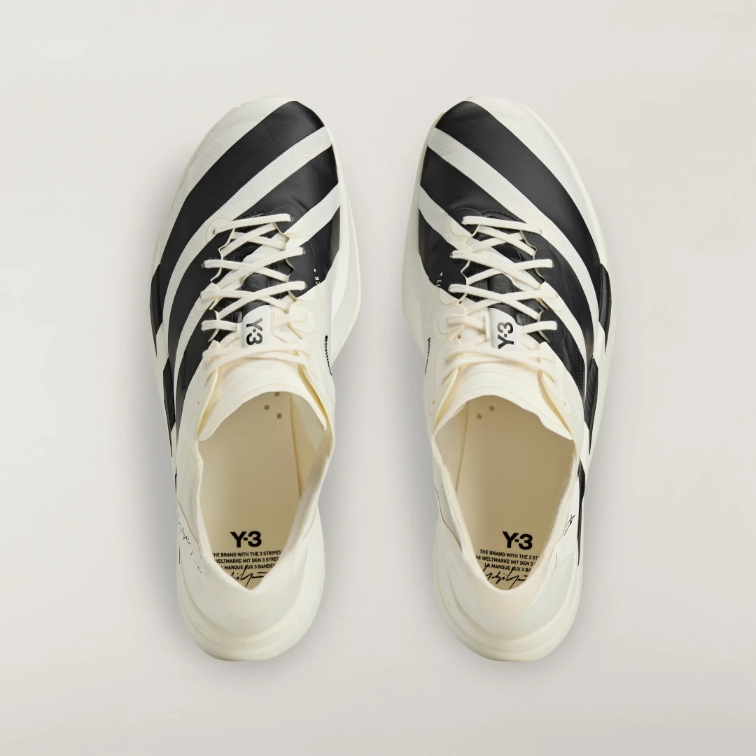 Detalle de Zapatilla Y-3 ADIOS PRO 4 de Adidas: estilo y rendimiento en blanco