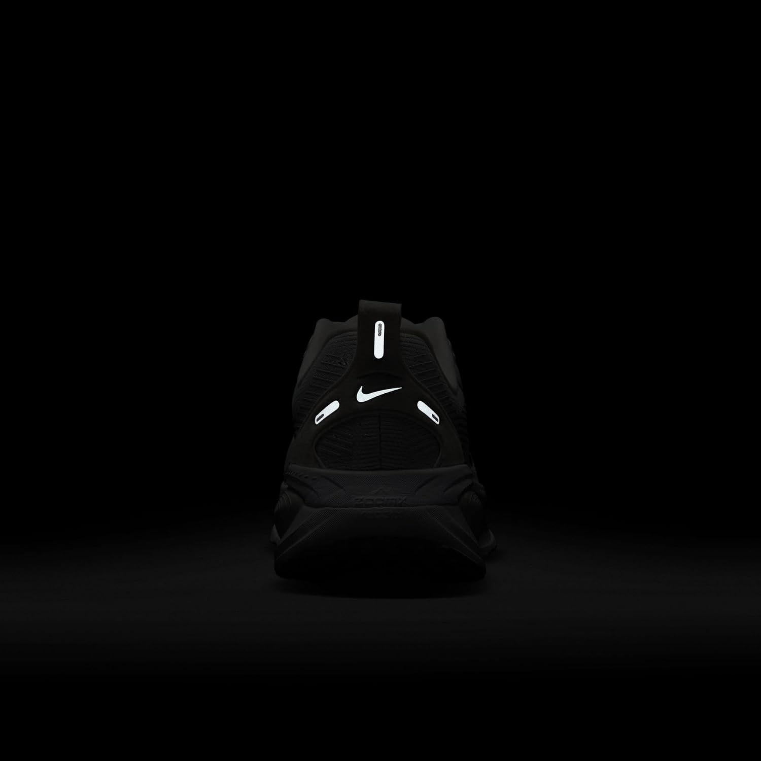 Detalle de Nike Vomero 18 Sneaker Uomo: comfort e respiro per ogni passo