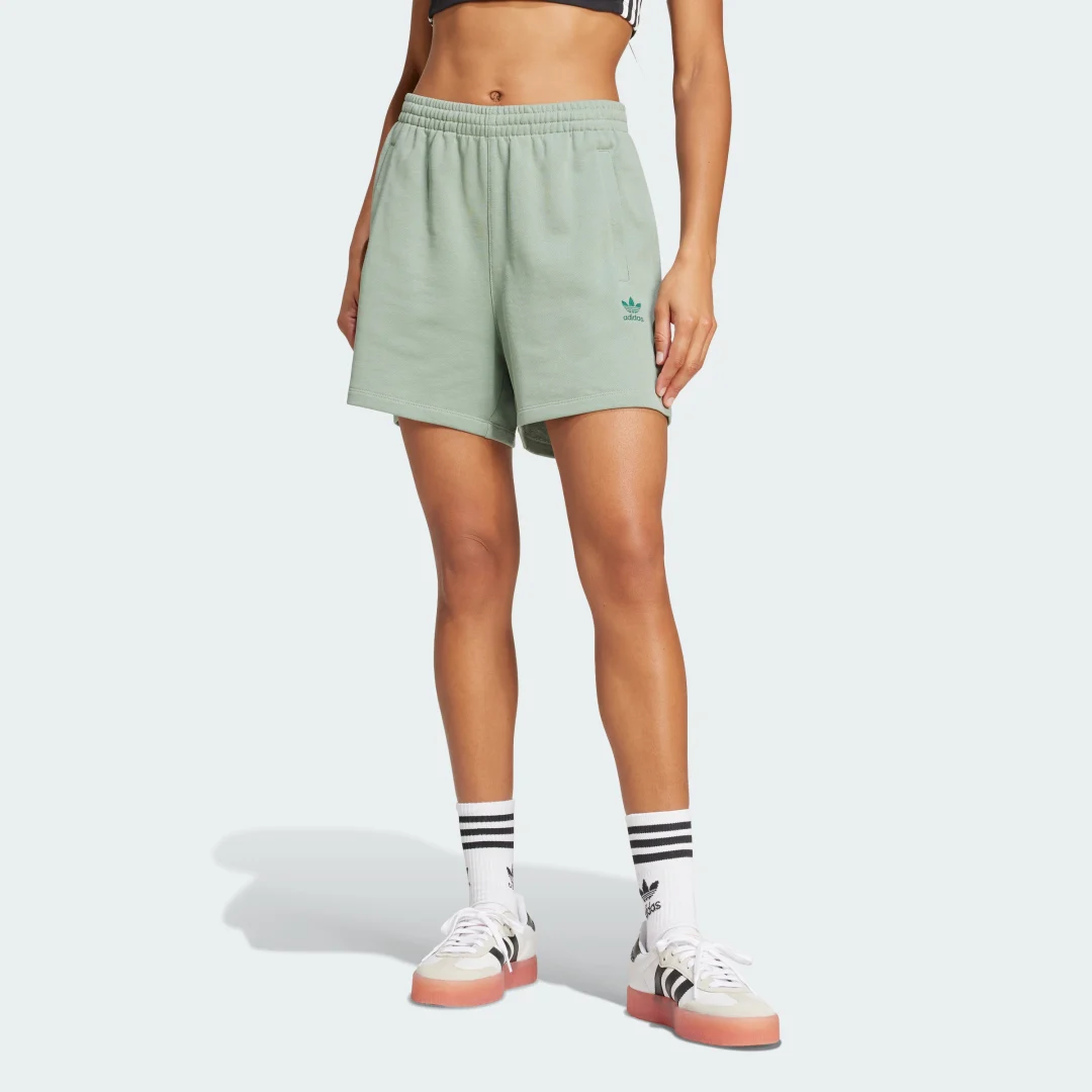 Detalle de Pantalón corto Essentials French Terry de Adidas – color Verde