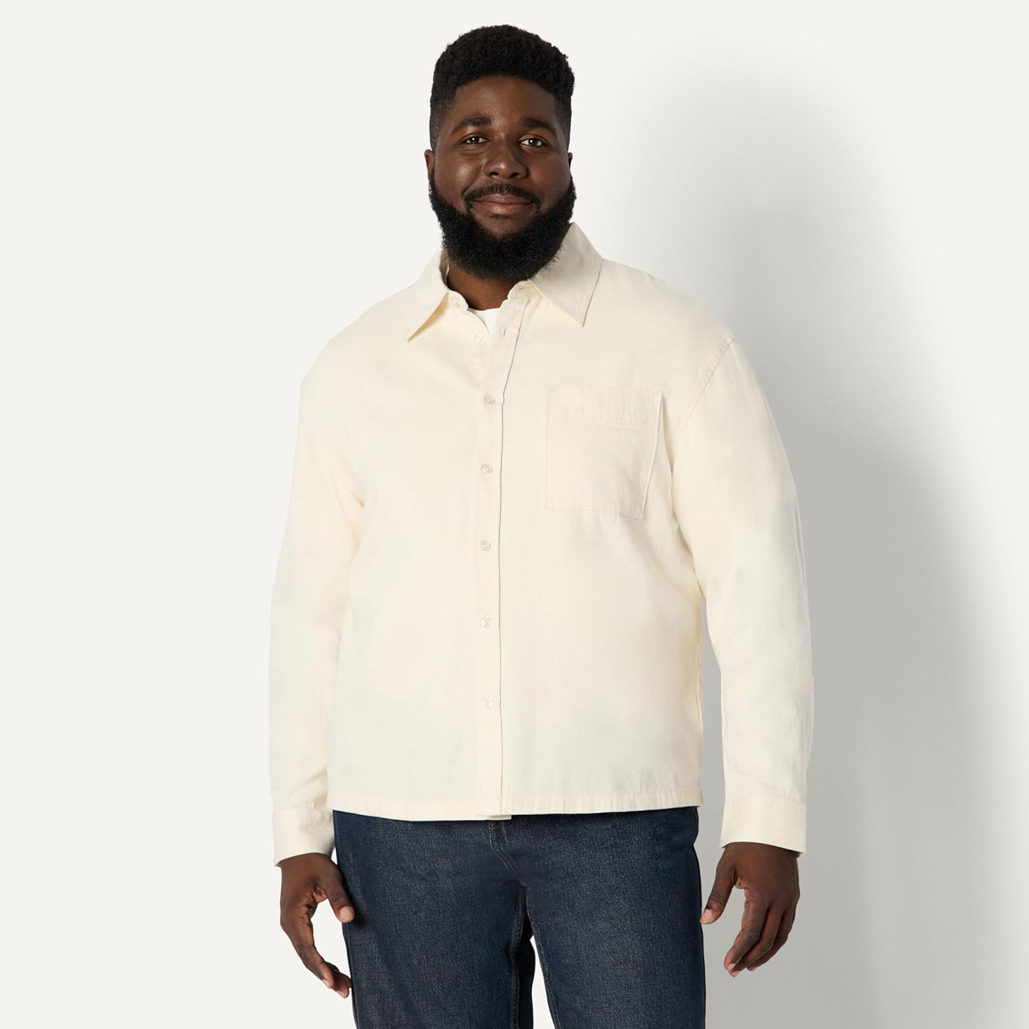 Thumbnail 5 de Amazon Essentials Herren Modernes Oversize-Button-Down-Jeanshemd (Denim Chambray, Knopfleiste)