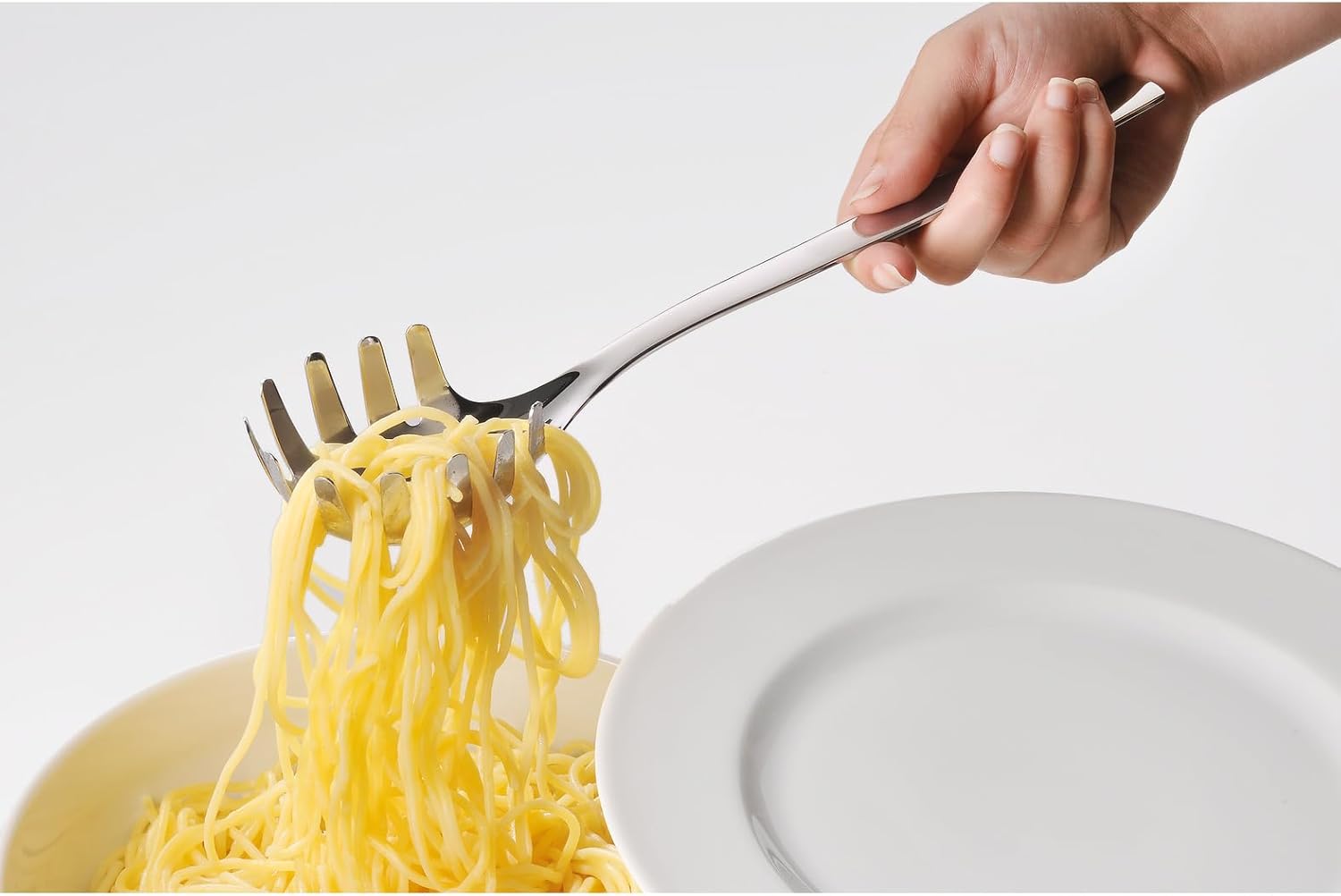 Detalle 2 de WMF Nuova Nudellöffel 30 cm – Spaghettilöffel & Nudelkelle aus Cromargan Edelstahl, spülmaschinengeeignet