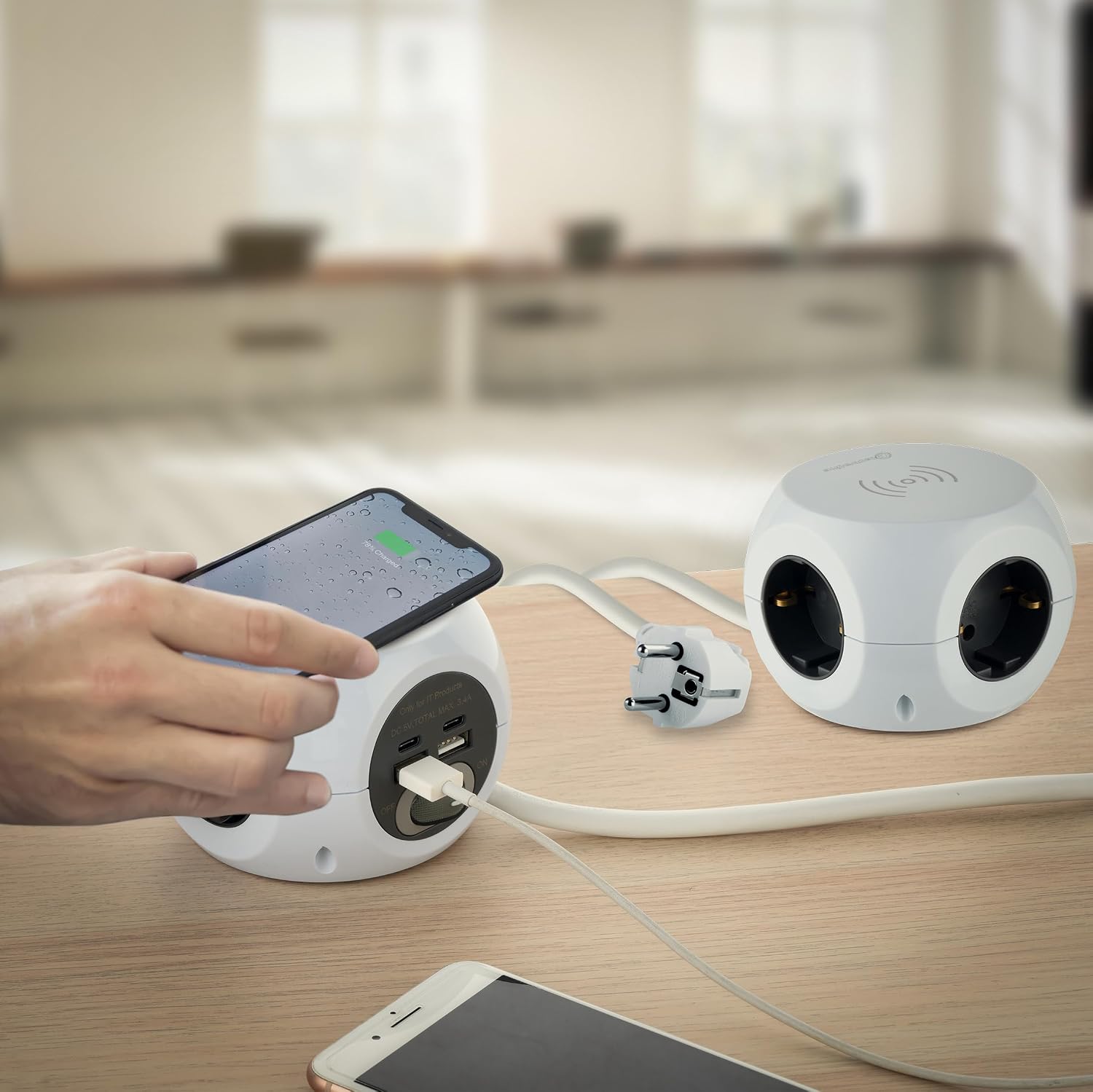 Detalle 2 de Electraline 62079 Mini Cube – listwa z ładowarką Qi, 3 gniazdami i 3 portami USB