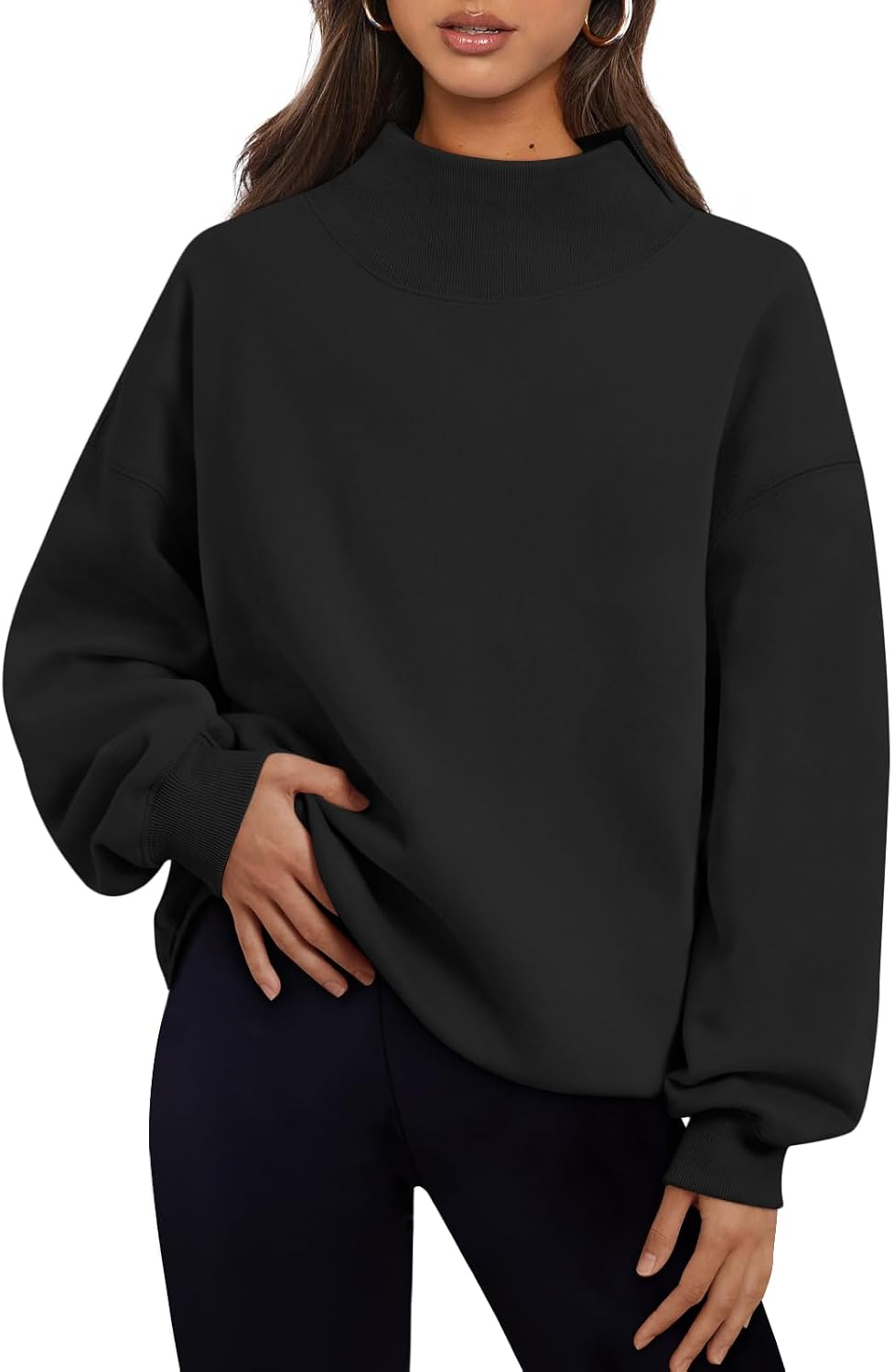 Detalle de Trendy Queen Women's Mock Neck Oversized Sweatshirt – Cozy, Versatile Fall Pullover