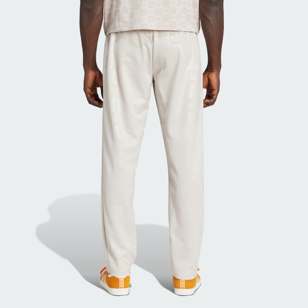 Detalle 2 de Adidas Monogram All Over Print Regular Track Pants Beige
