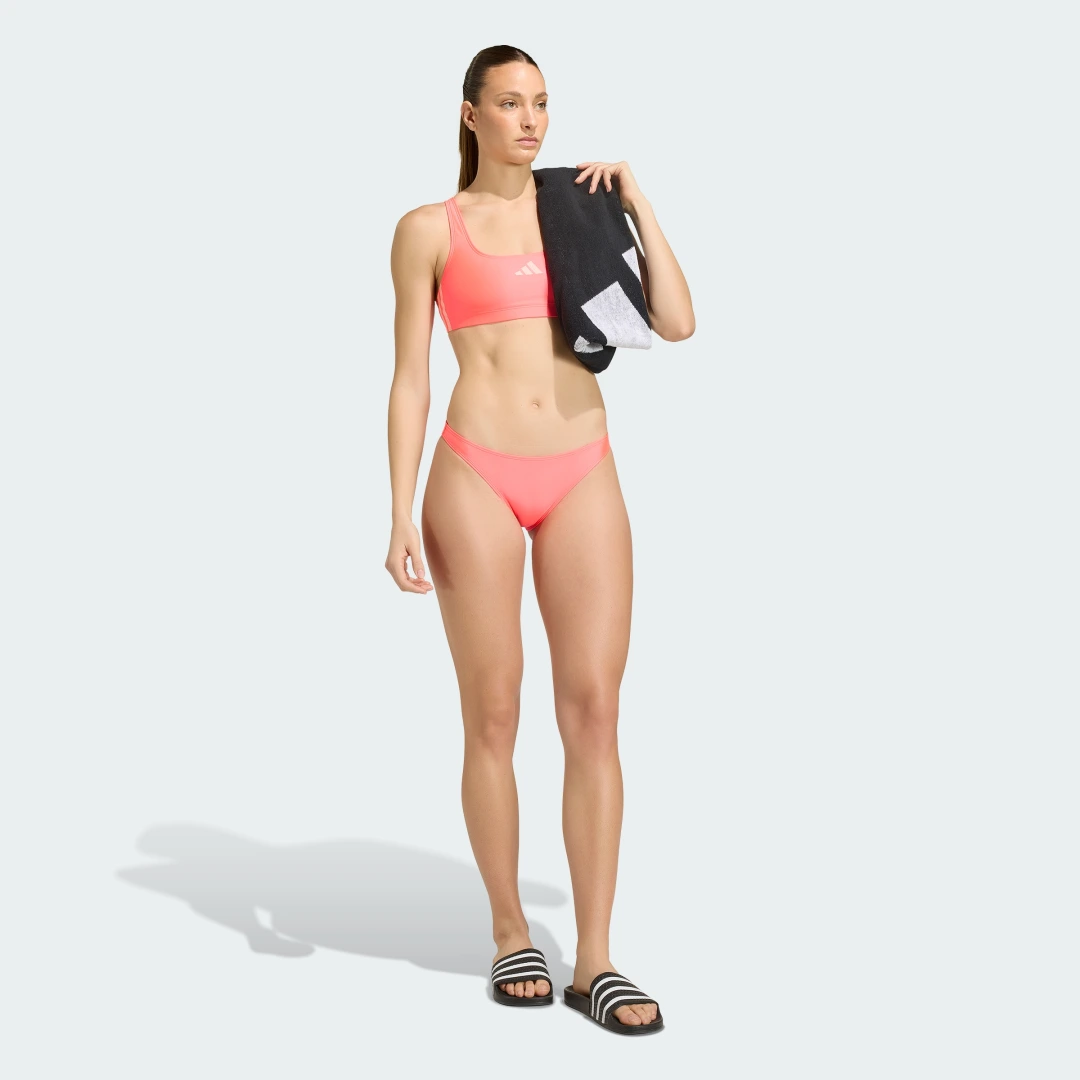 Detalle de Bikini con espalda en V 3 Stripes de Adidas
