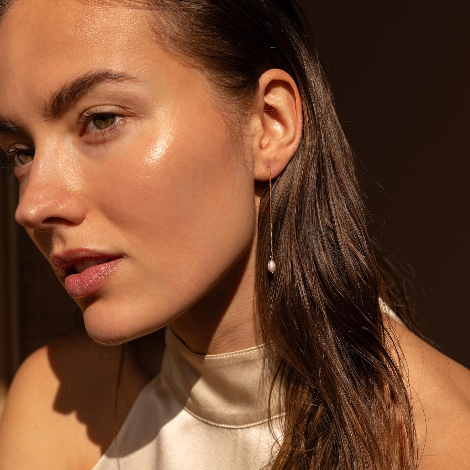 Detalle de Carffordo Pearl Drop Earrings 14K Gold Plated