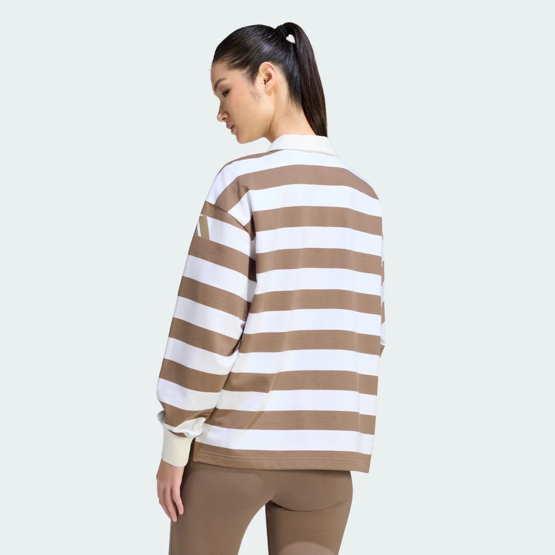 Detalle de Polo de manga larga Essentials Contemporary de felpa Beige — Adidas