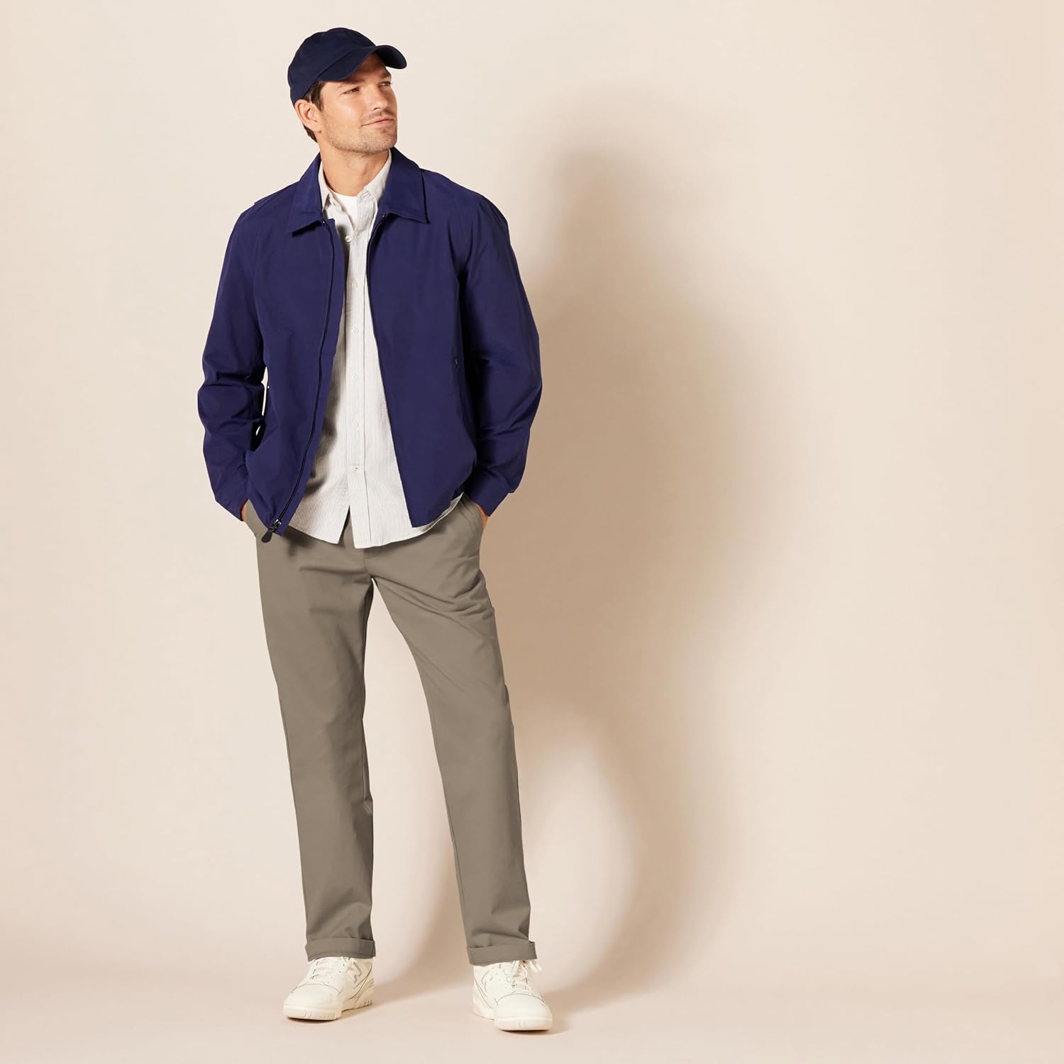 Thumbnail 2 de Amazon Essentials Pantaloni Chino Casual Uomo senza pince, anti-piega, vestibilità classica (taglie forti)