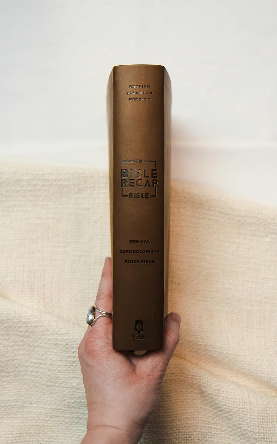 Detalle 1 de The Bible Recap 365-Day Chronological Study Bible, ESV, Imitation Leather