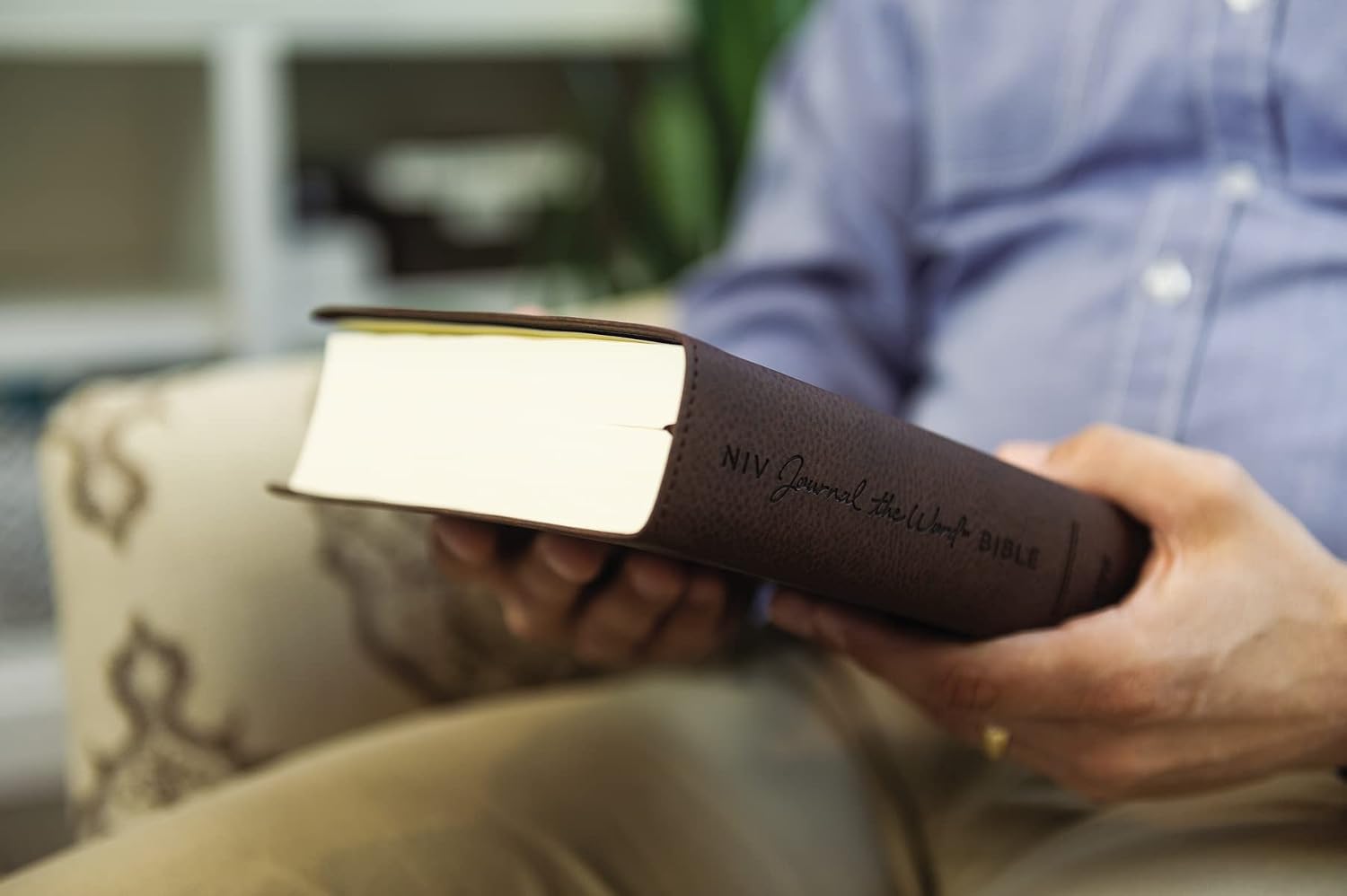 Thumbnail 5 de Zondervan NIV Journal the Word Bible, Brown Leathersoft, Red Letter, Comfort Print