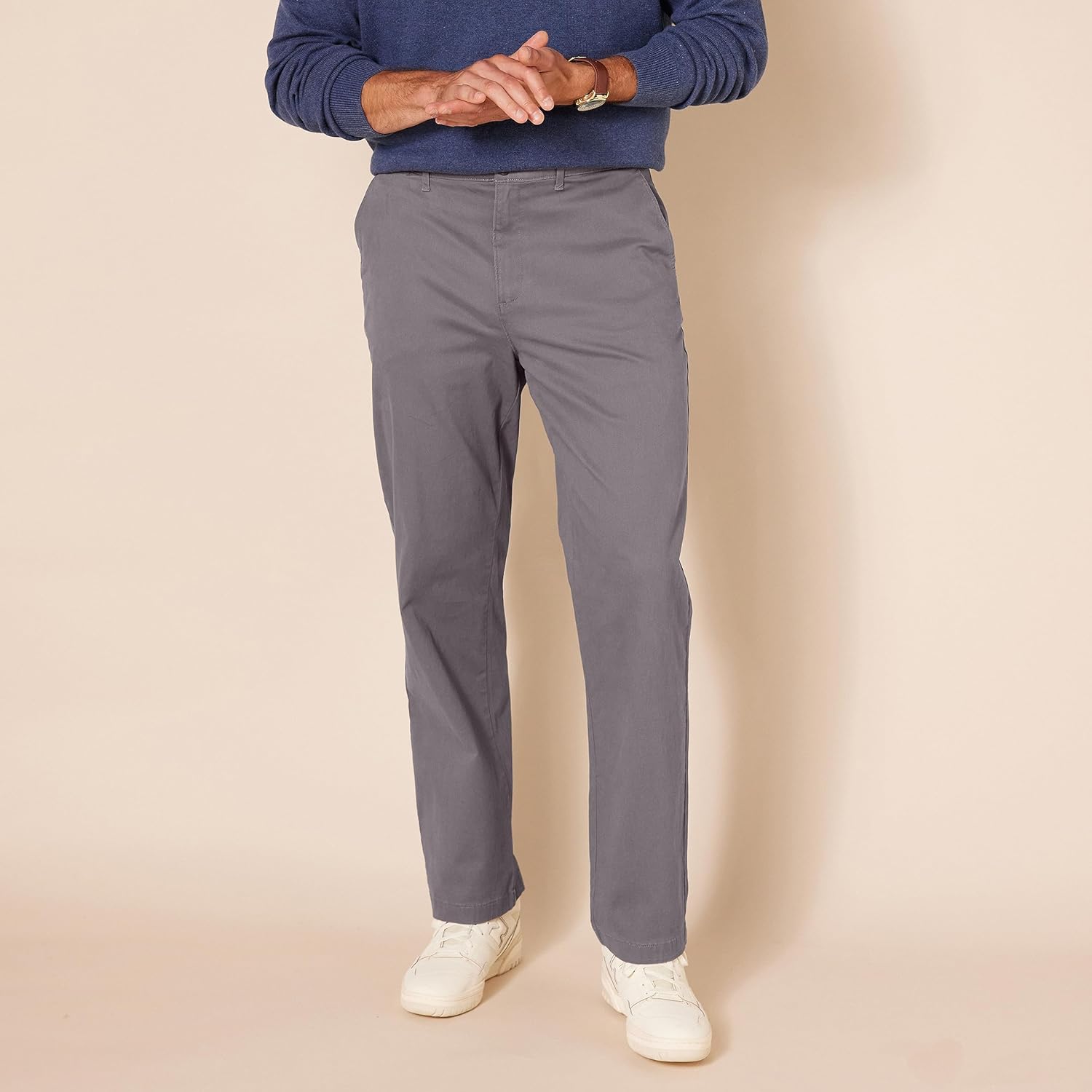 Thumbnail 4 de Amazon Essentials Herren Legere Stretch-Chinohose in klassischer Passform (Khaki)