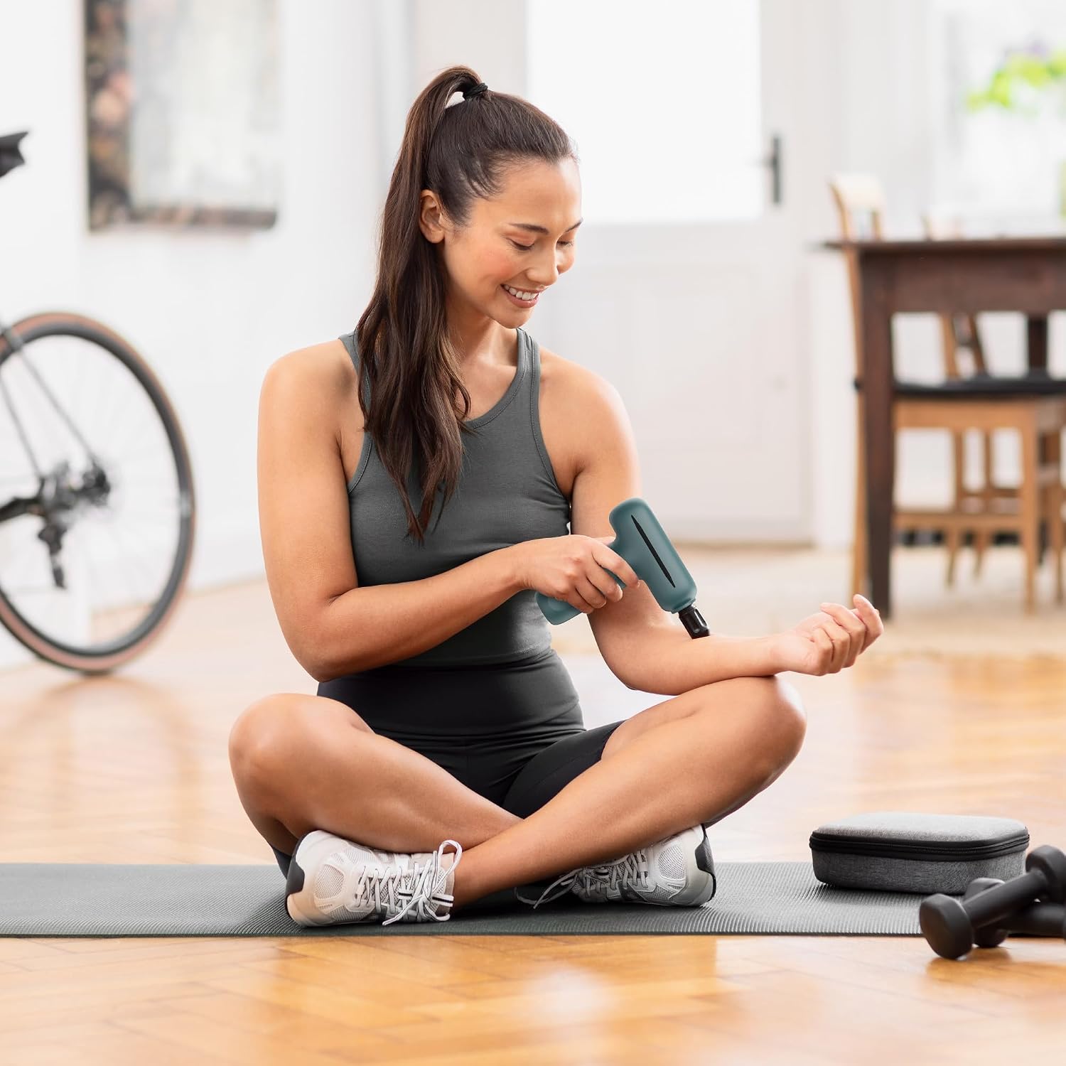 Detalle de Medisana MG 200 Massagepistole mit Smart-Modus, 4 Aufsätzen und 5 Intensitätsstufen