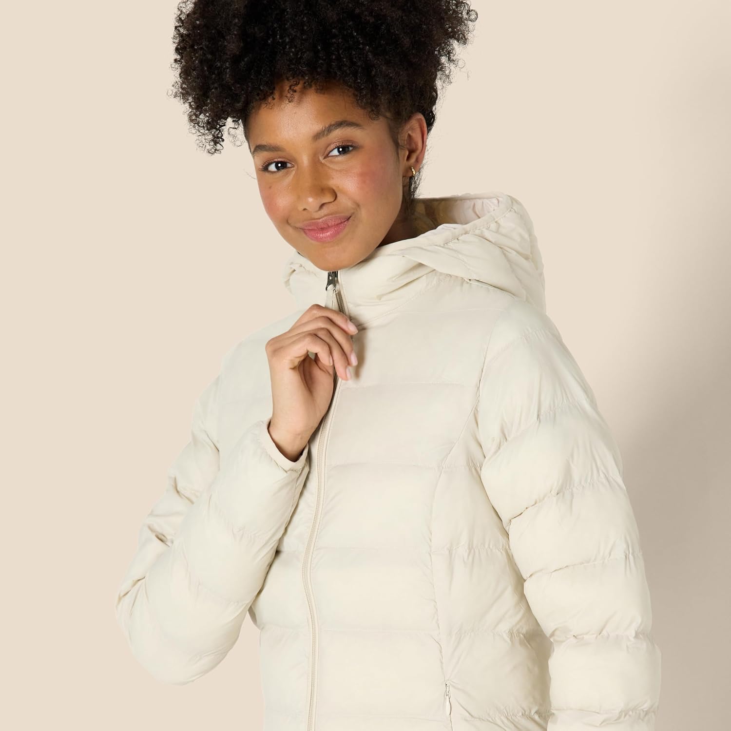 Thumbnail 3 de Amazon Essentials Women's Lightweight Water-Resistant Packable Hooded Puffer Coat (Plus Size)