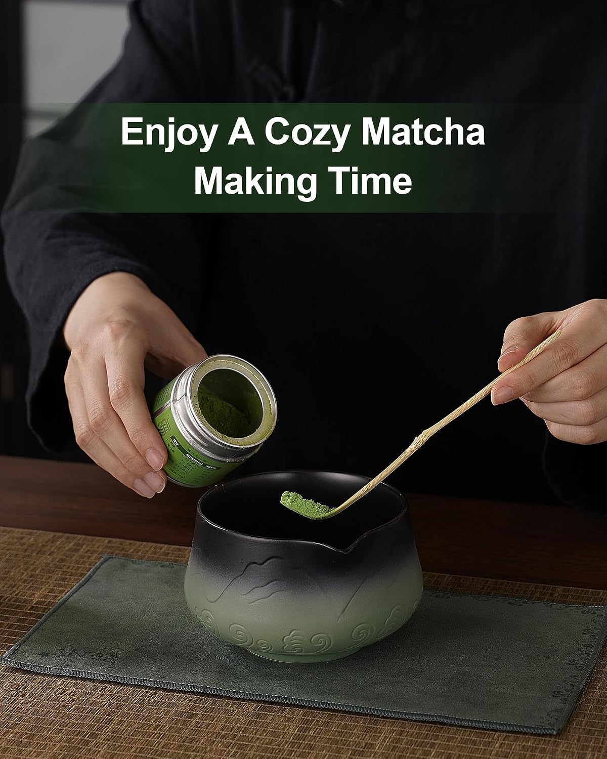 Detalle 2 de ZENS Matcha Tea Set with Bamboo Whisk (5pc) – Sage Green Ceramic Bowl, Chasen Holder, Scoop & Towel