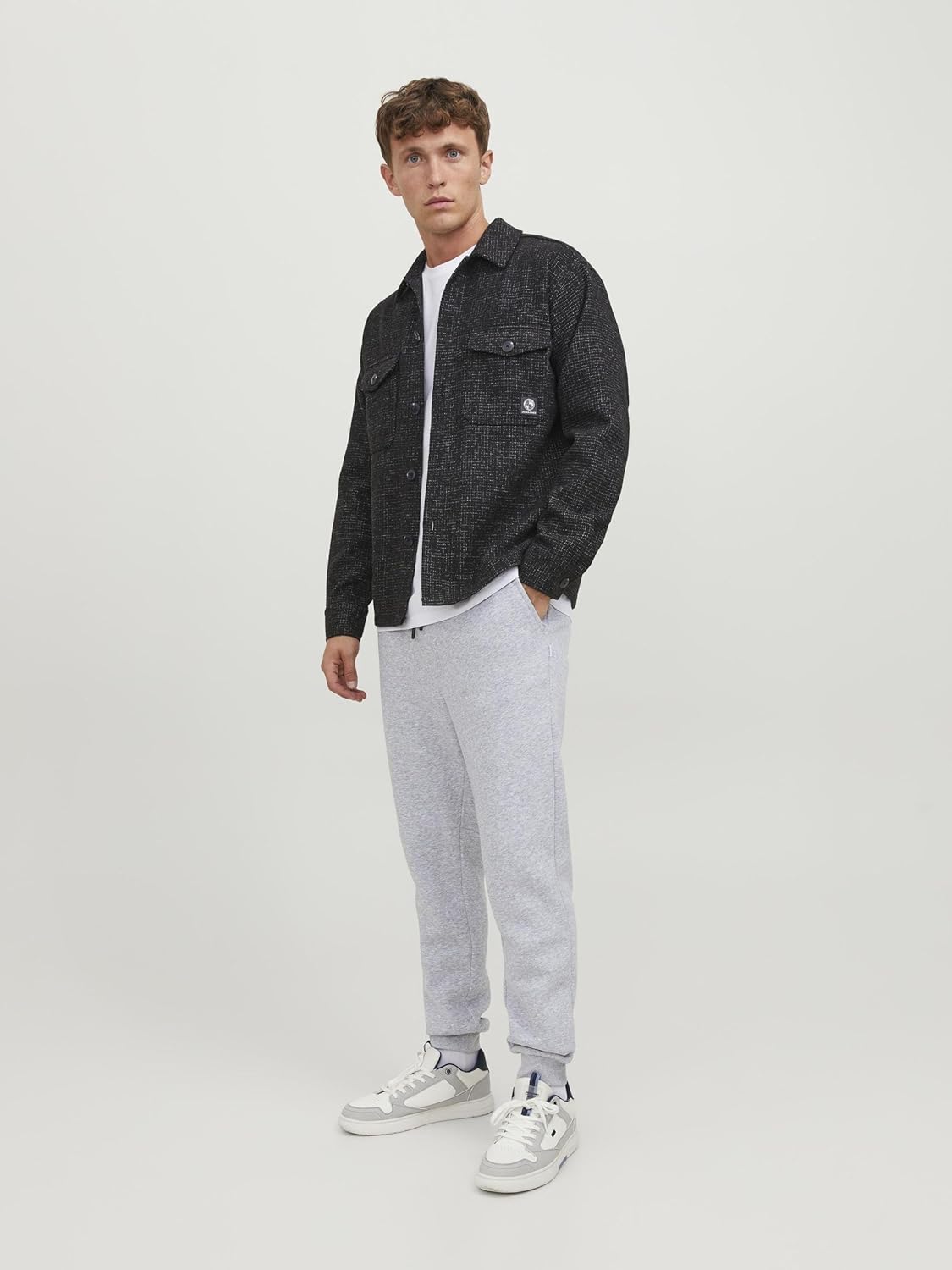 Detalle de Pantaloni jogger JACK & JONES Regular Fit Sweatpants: comodità quotidiana