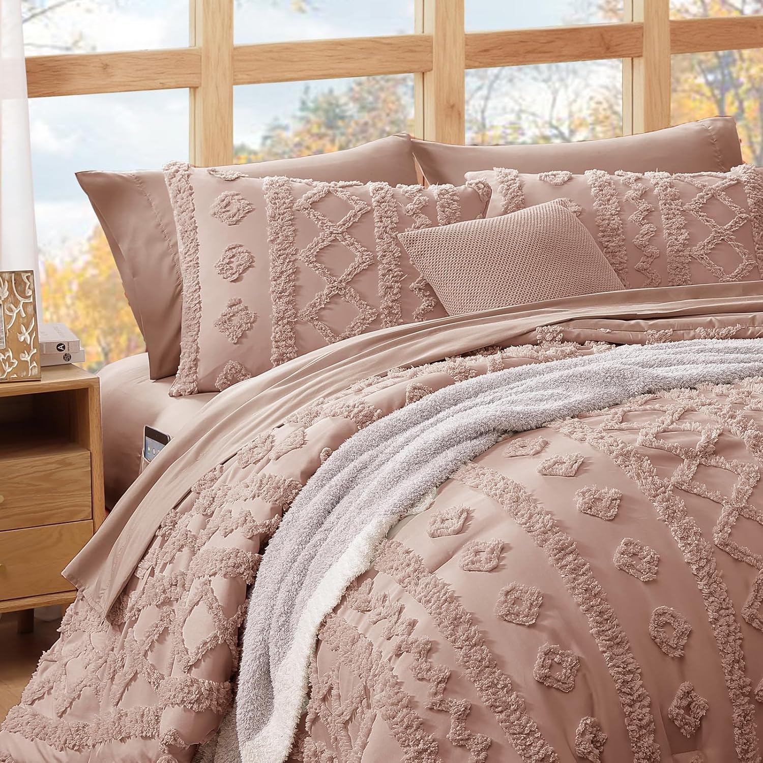 Detalle de WRENSONGE Tuft Queen Comforter Set, 7-Piece Rusty Pink Tufted Bedding