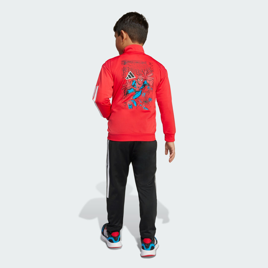 Detalle 2 de Chándal Marvel Spider-Man Kids de Adidas: comodidad y estilo para los pequeños fans