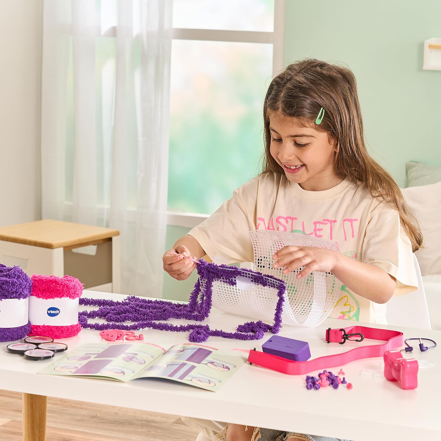 Detalle de VTech Kid’Couture Zauberhafte Katzen-Handtasche – DIY-Stickset mit Licht- und Soundeffekten (5–9 Jahre)