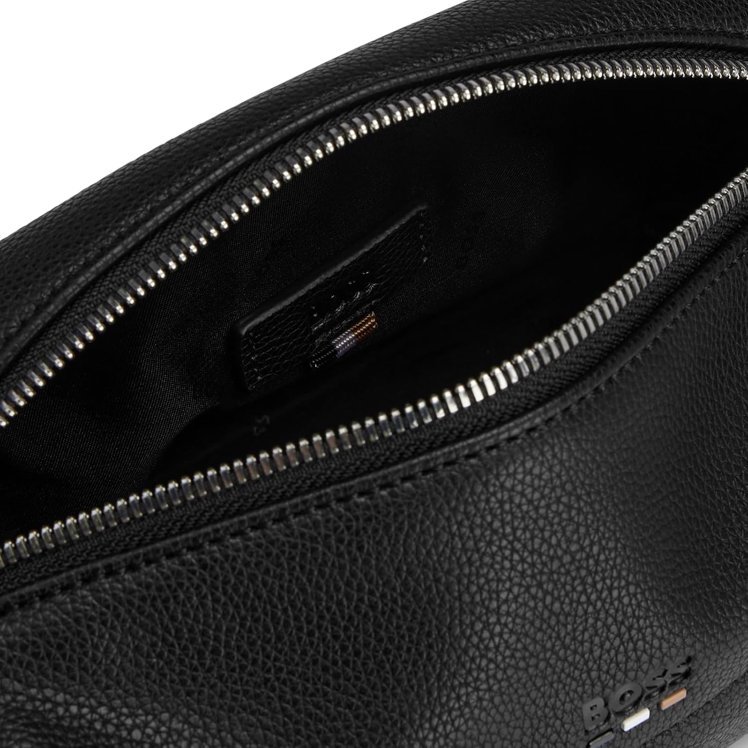 Detalle de BOSS Ray_Washbag N. 10263216 01 – Hochwertige Verarbeitung und kompakte Aufbewahrung