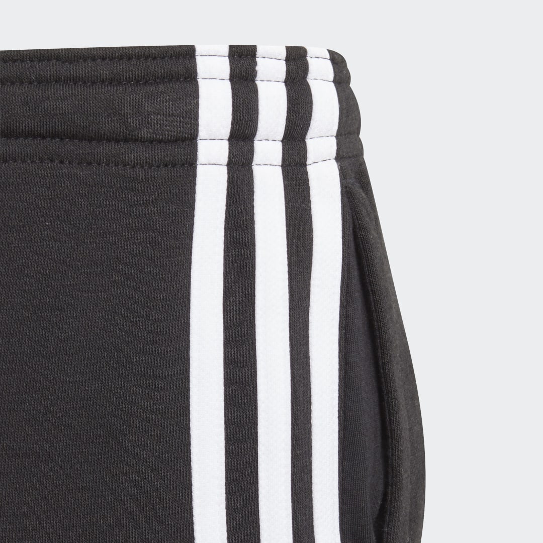 Detalle 2 de Pantalón Adidas Essentials French Terry 3 bandas (Negro) – comodidad diaria para tu entrenamiento y ocio