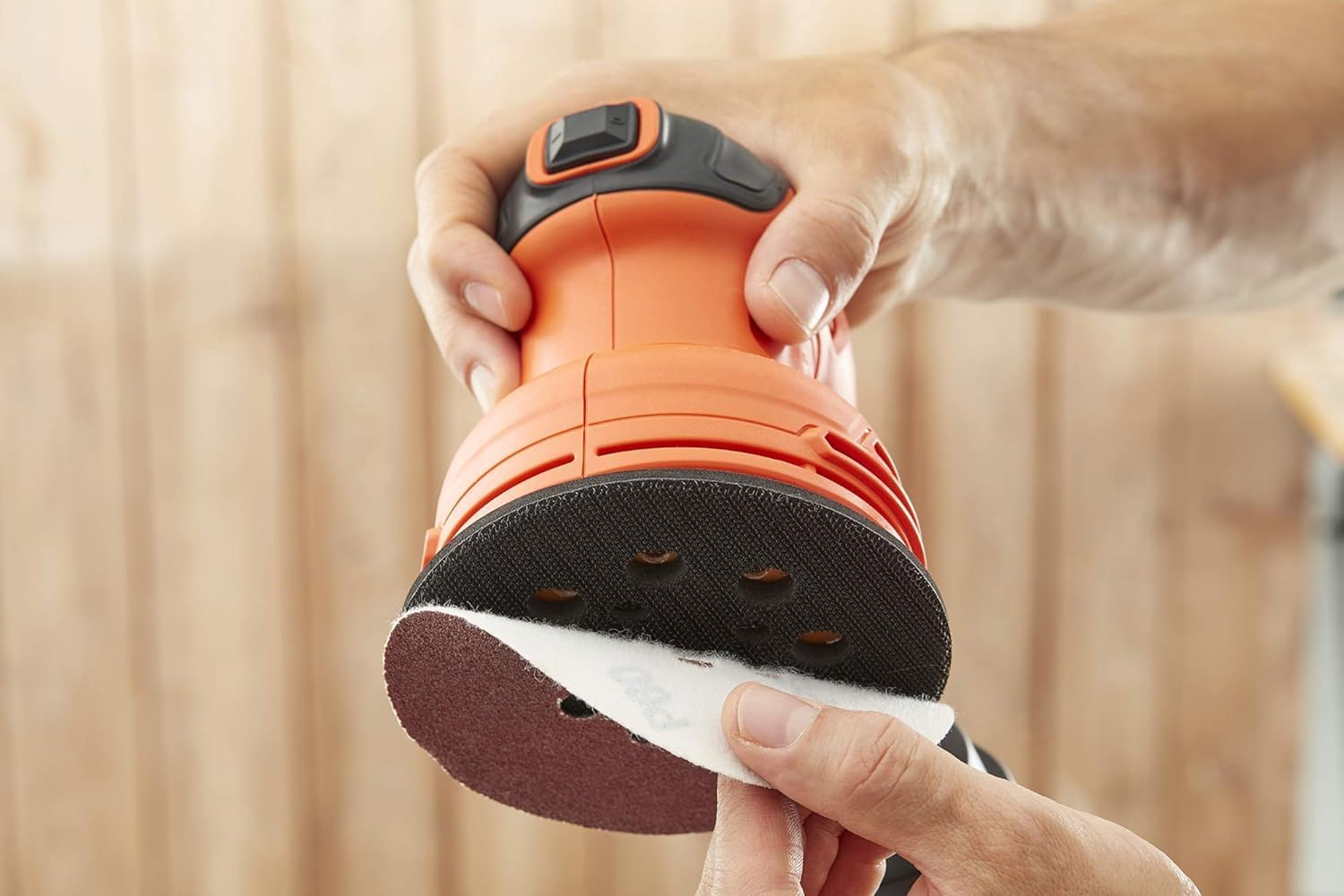 Thumbnail 6 de BLACK+DECKER BEW210-QS: Levigatrice roto orbitale 230W per finiture precise su legno, metallo e vernice