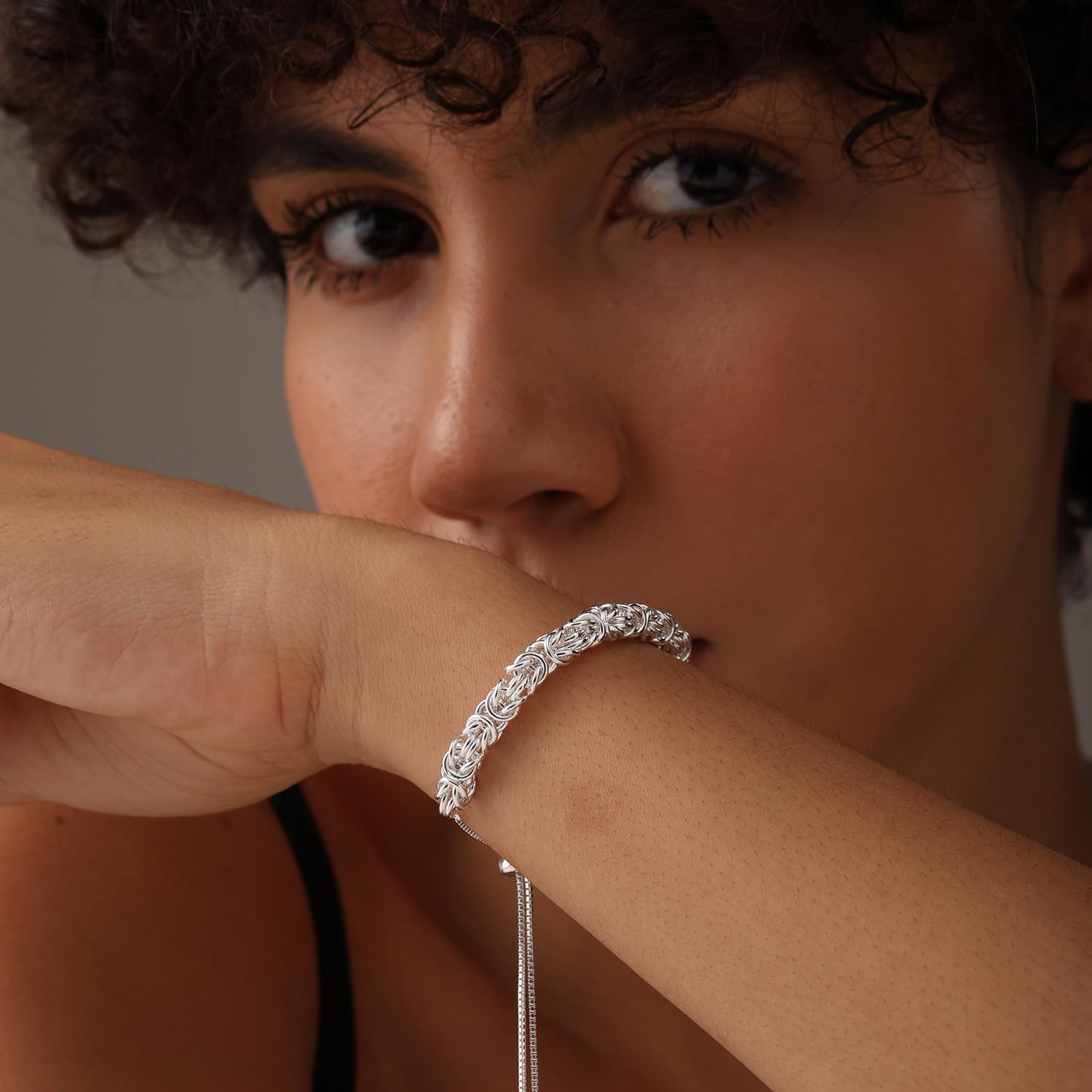 Detalle 2 de LeCalla 925 Sterling Silver Byzantine Bracelet – Italian Sliding Bolo Chain for Women