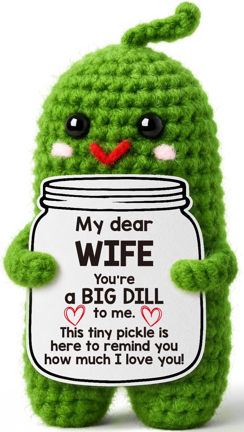 Detalle de Crochet Pickle Gift in Soft Yarn