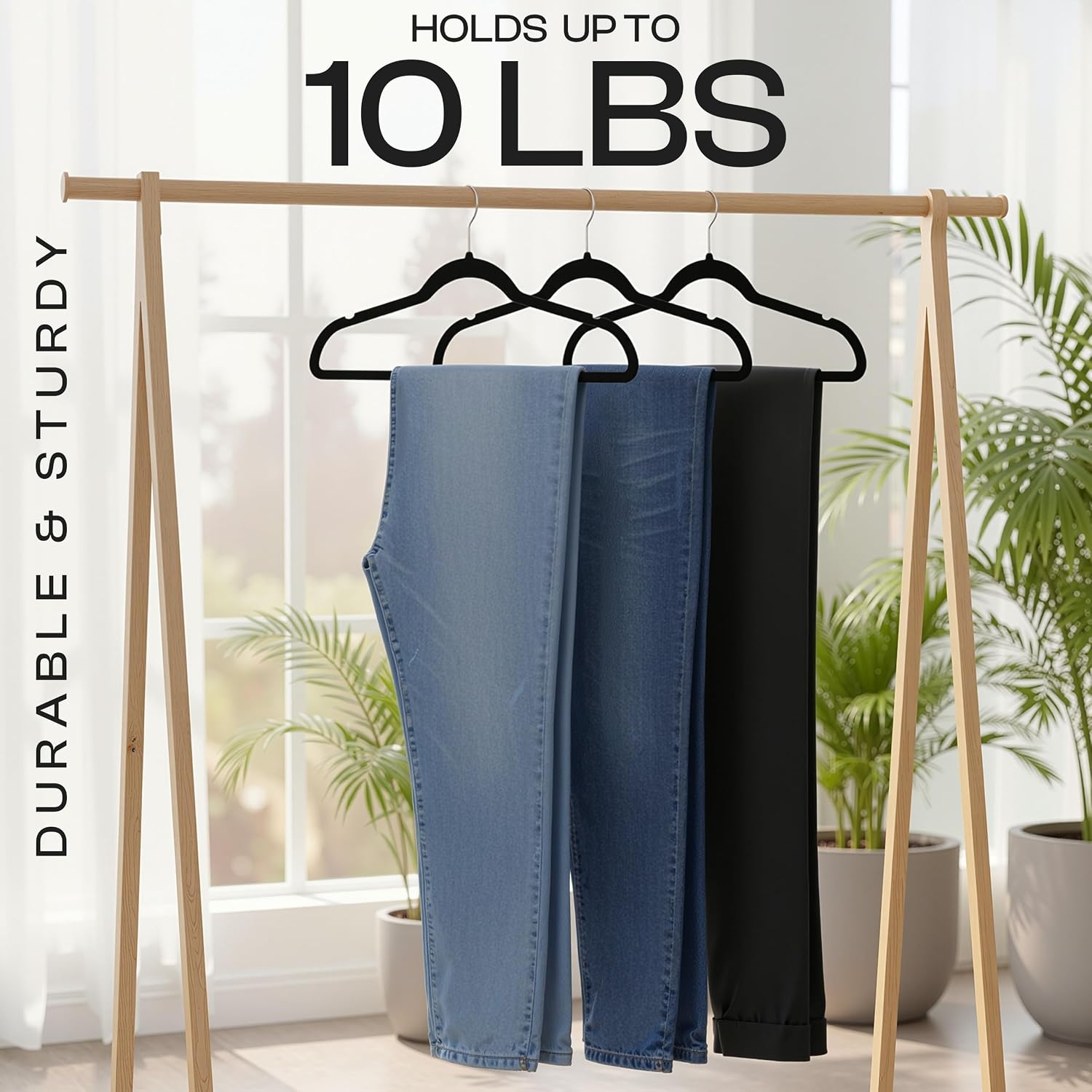 Detalle 2 de Utopia Home Velvet Hangers, 30-Pack, Slim Non-Slip Black