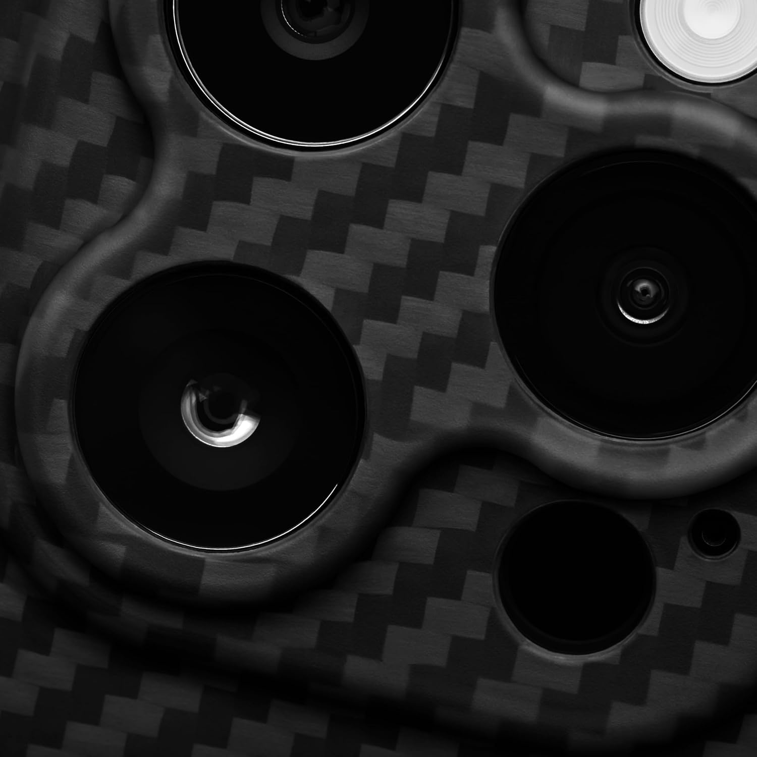 Detalle de Latercase etui do iPhone’a 15 Pro Max z włókna aramidowego, 0,6 mm
