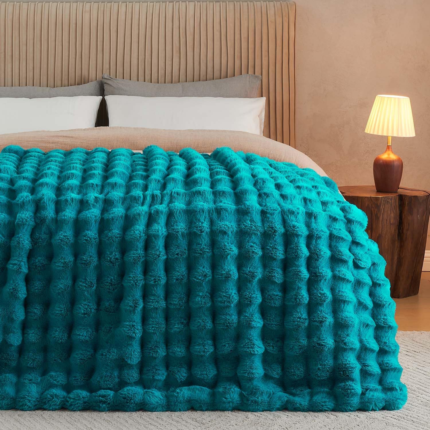 Detalle de Lotus Karen Teal Faux Fur Throw Blanket, 90 x 90 Inches, Bubble Texture