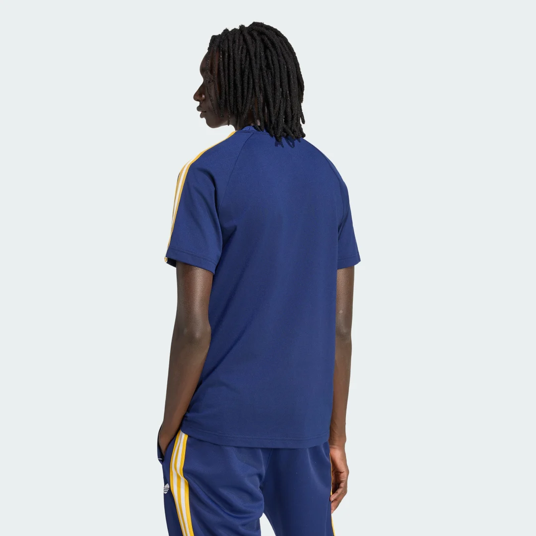 Detalle 2 de Camiseta Real Madrid Originals de Adidas — azul, para fanes que buscan comodidad y estilo