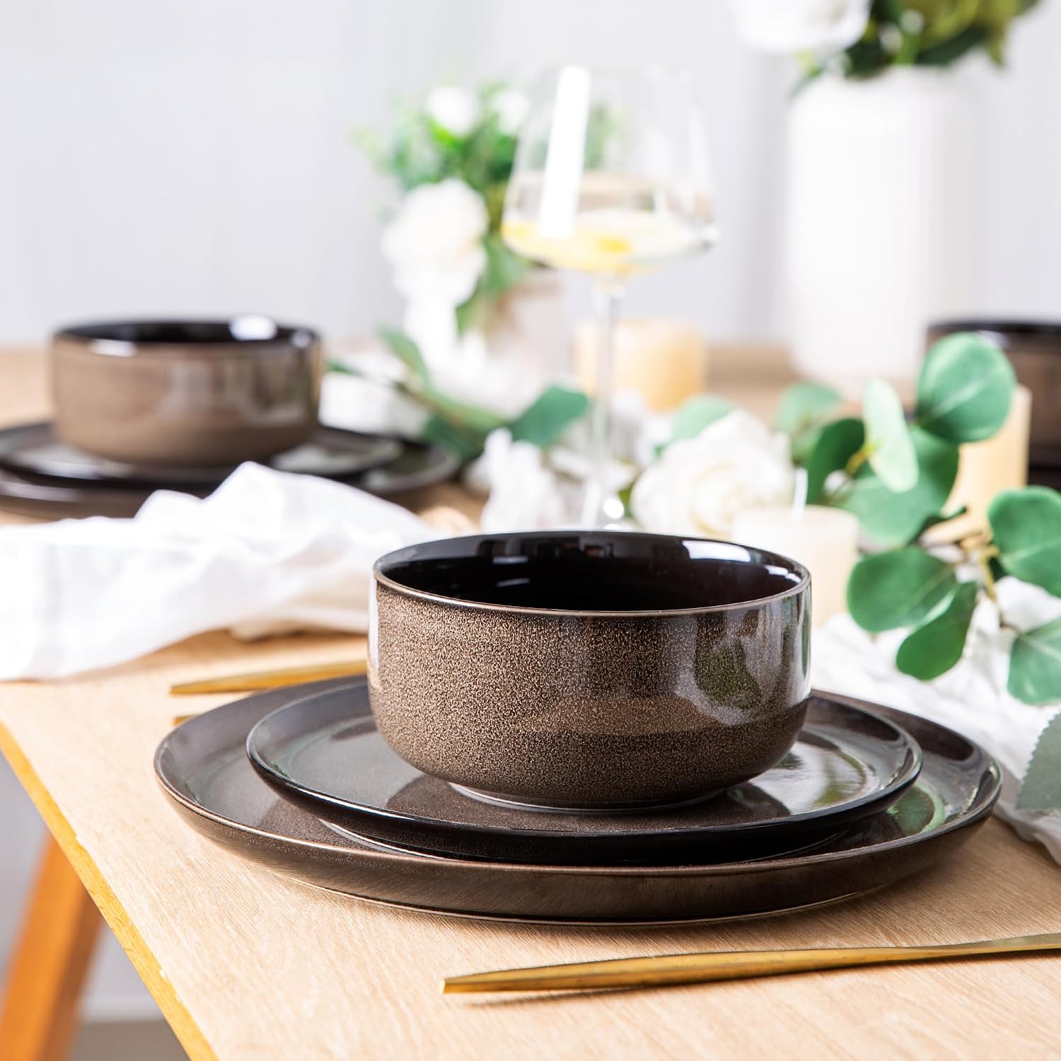 Detalle 2 de LERATIO Ceramic Dinnerware Sets for 4 — 12-Piece Porcelain Set with Lead-Free Glaze