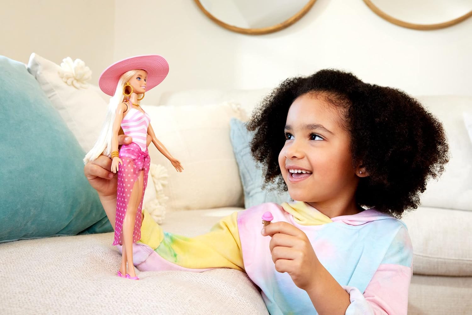 Detalle 2 de Barbie HPL73 Badepuppe mit Strand-Set