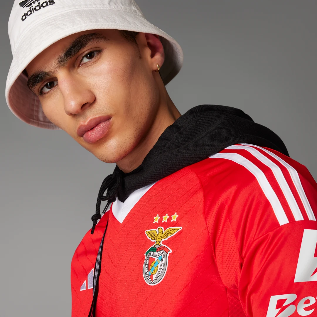 Detalle de Camiseta Benfica 24/25 Primera Equipación