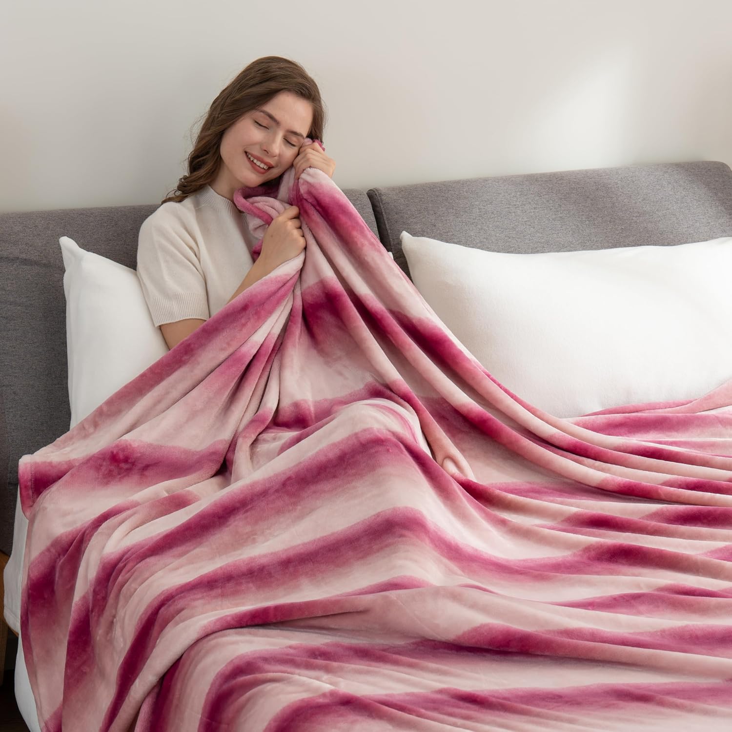 Detalle de Berkshire Blanket Classic Heavyweight Plush Blanket 90in × 90in