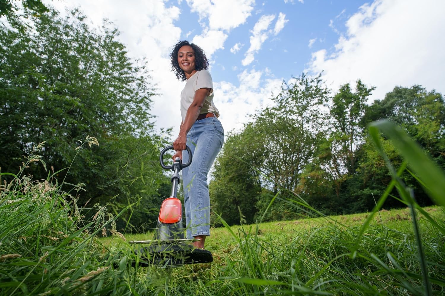 Thumbnail 4 de Flymo 18V UltraTrim 300 Cordless Grass Trimmer with 30cm cutting width and adjustable handle