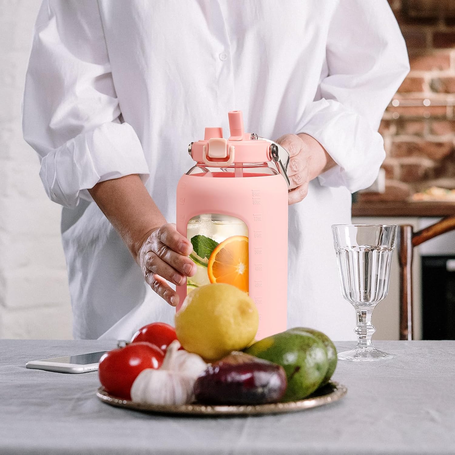 Detalle 2 de BLUEGO B-84oz-Pink – szklana butelka 2500 ml z uchwytem i znacznikami czasu
