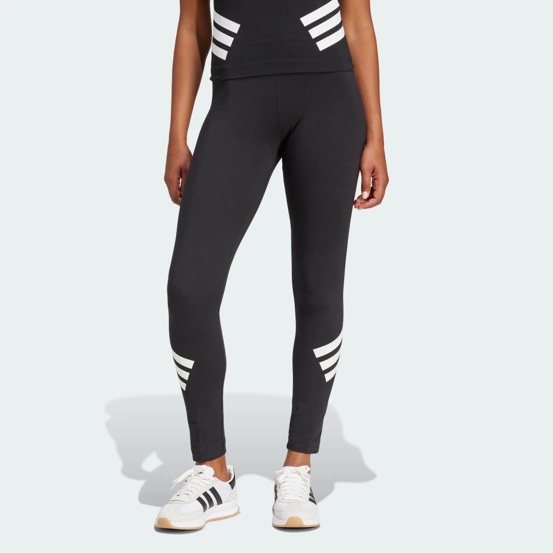 Detalle de Mallas Future Icons 3 bandas de Adidas – negro