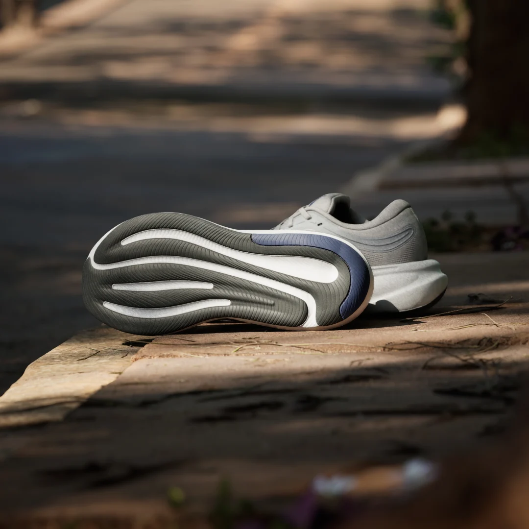 Detalle de Zapatilla de Running Response 2 de Adidas: comodidad y rendimiento para tus entrenamientos