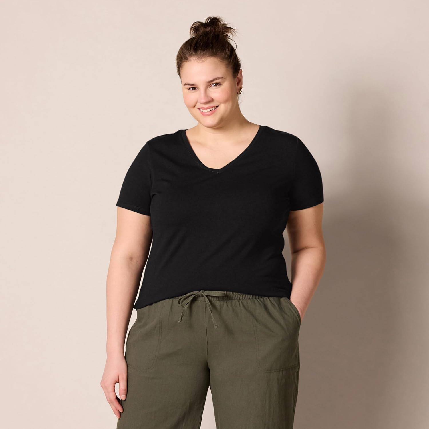 Thumbnail 5 de Amazon Essentials Damen Kurzarm-T-Shirt Regular Fit aus Baumwoll-Modal-Mix (Rundhals oder V-Ausschnitt) im Multi-Pack